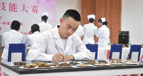 医护学院成功举办“第四届职业技能大赛”(图1)