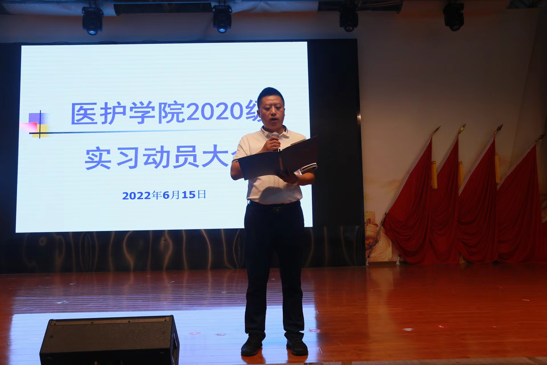 医护学院召开2020级护理、助产专业实习动员大会(图2) 2-2206161K24YG.jpg